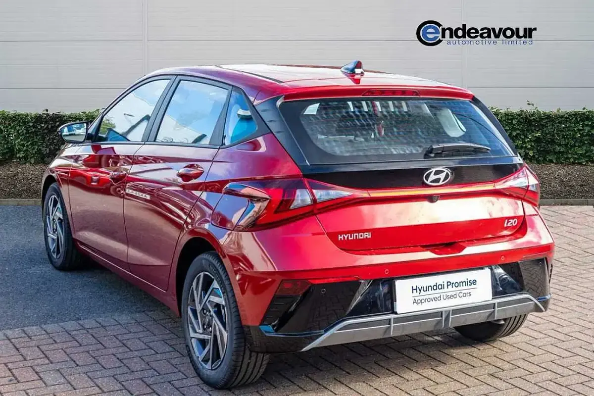Used Hyundai i20 Advanced 100 HP (73 kW) 2025 Red Hatchback