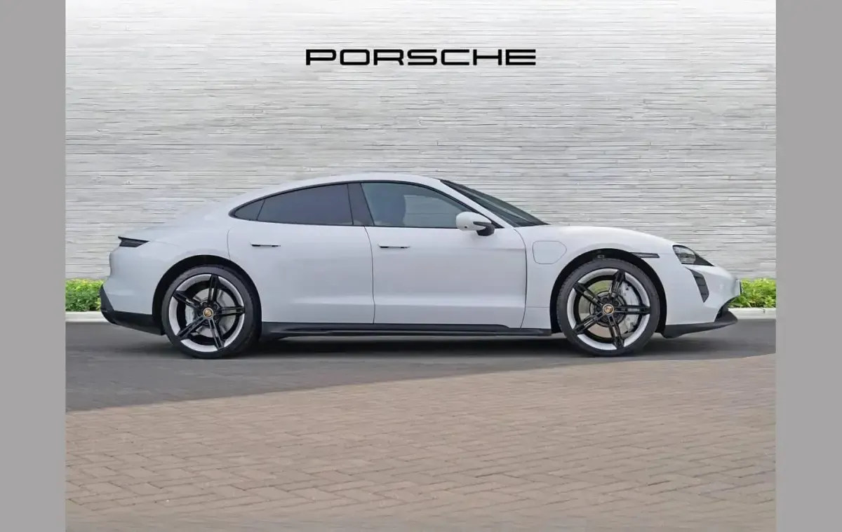 Used Porsche Taycan 439 kW (598 HP) 2022 White Sedan