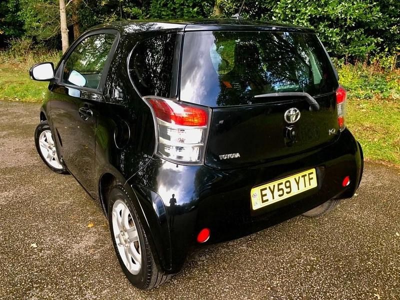 Usado Toyota iQ 68 HP (50 kW) 2009 Preto Citadino