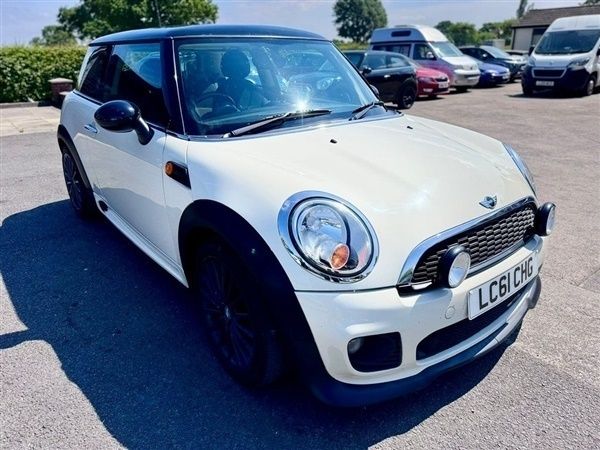 White Used 2011 Mini Cooper Hatch Hatchback | £4,895 (Expensive) - Image 1/1