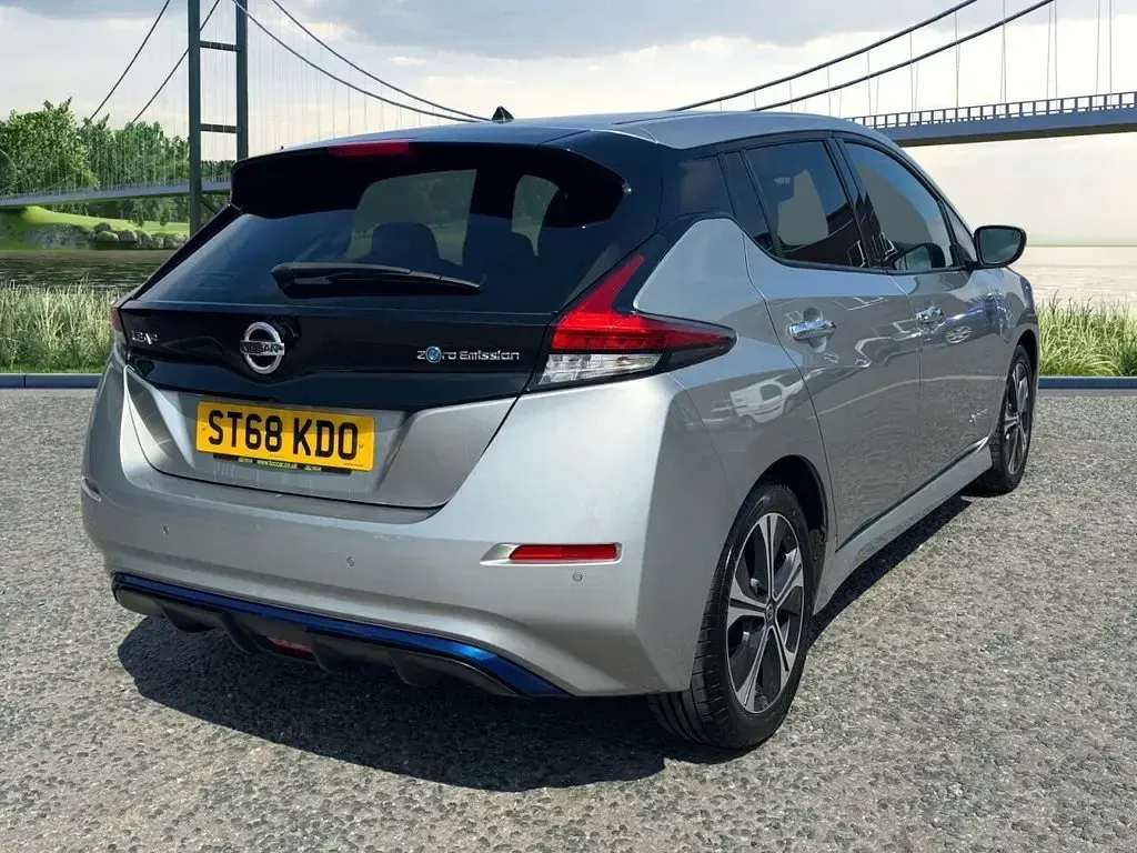 Used Nissan Leaf N-Connecta 110 kW (150 HP) 2018 Silver Hatchback