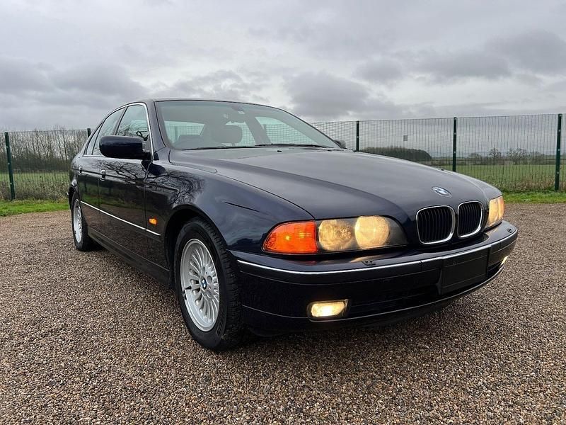 Begagnad BMW 528 2000 Blå Sedan