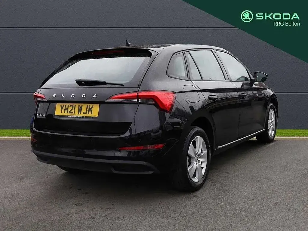 Usado Skoda Scala SE 108 CV (79 kW) 2021 Negro Utilitario