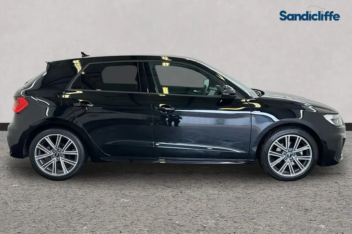 Begagnad Audi A1 S-Line 150 HK (110 kW) 2026 Svart SUV
