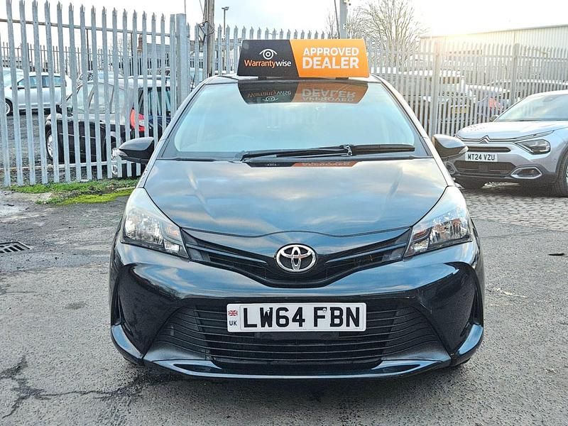 Used Toyota Yaris Multidrive S 99 HP (72 kW) 2014 Black Hatchback