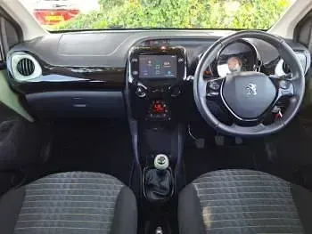 Used Peugeot 108 Collection 72 HP (52 kW) 2020 Green Hatchback