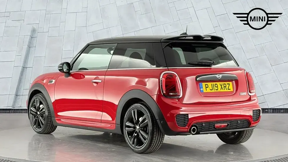 Used Mini Cooper Hatch 134 HP (98 kW) 2019 Red Hatchback