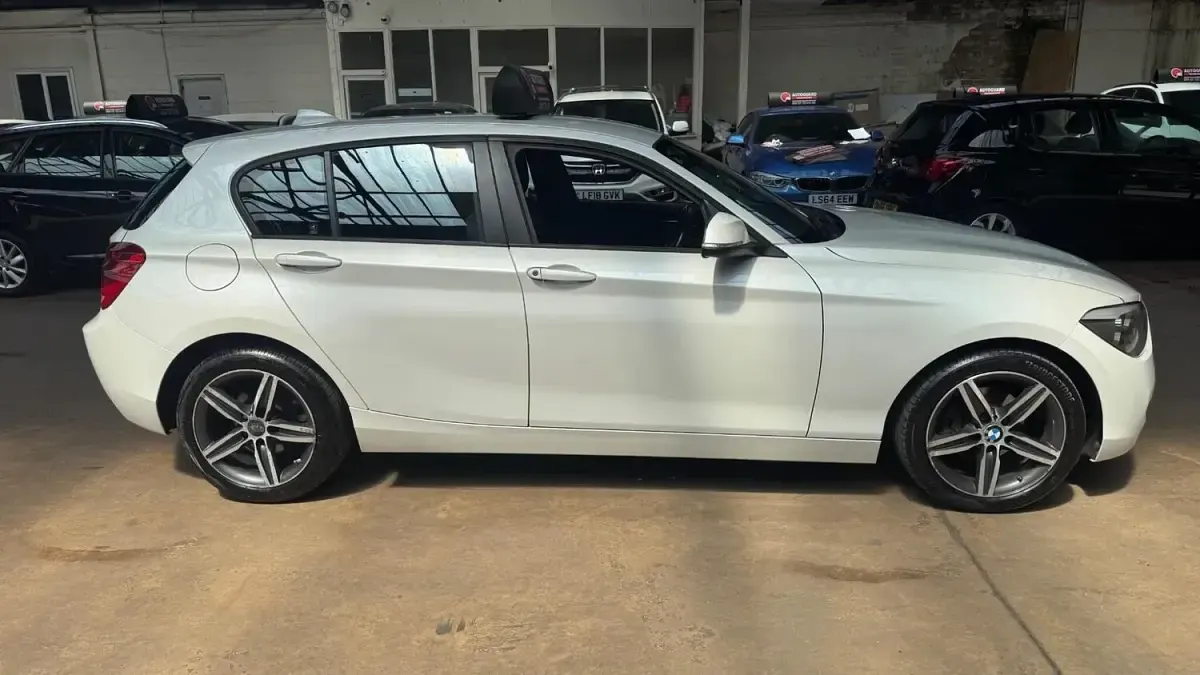 Used BMW 116 Sport Line 2014 White Hatchback