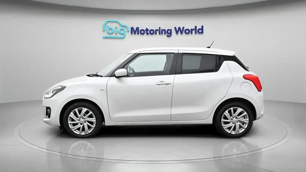 Second-hand Suzuki Swift SZ-T 83 CP (61 kW) 2023 Alb Hatchback