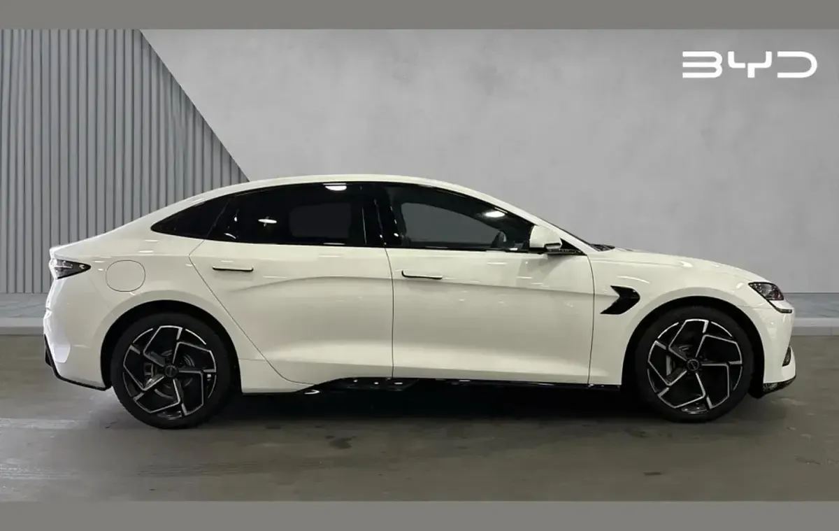 New BYD Seal Design 230 kW (313 HP) 2026 Metallic  polar white Sedan