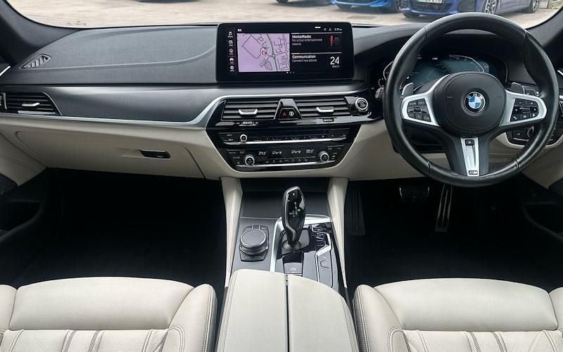 Używany BMW 520 M Sport 190 KM (139 kW) 2023 Szary Kombi