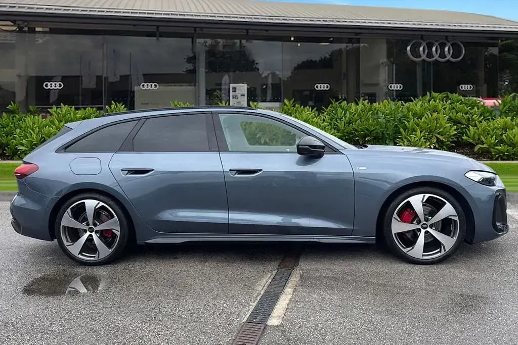 Used Audi A5 Advanced 150 HP (110 kW) 2025 Blue Estate