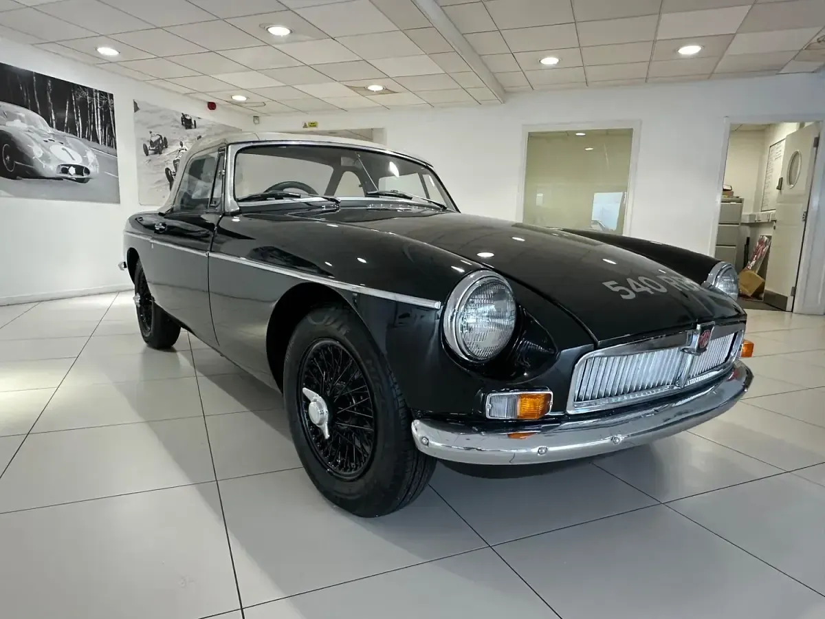 Used MG B 1981 Black Cabriolet