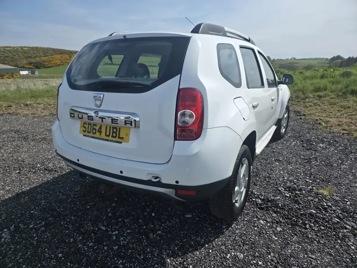 Used Dacia Duster Lauréate 110 HP (80 kW) 2014 White SUV