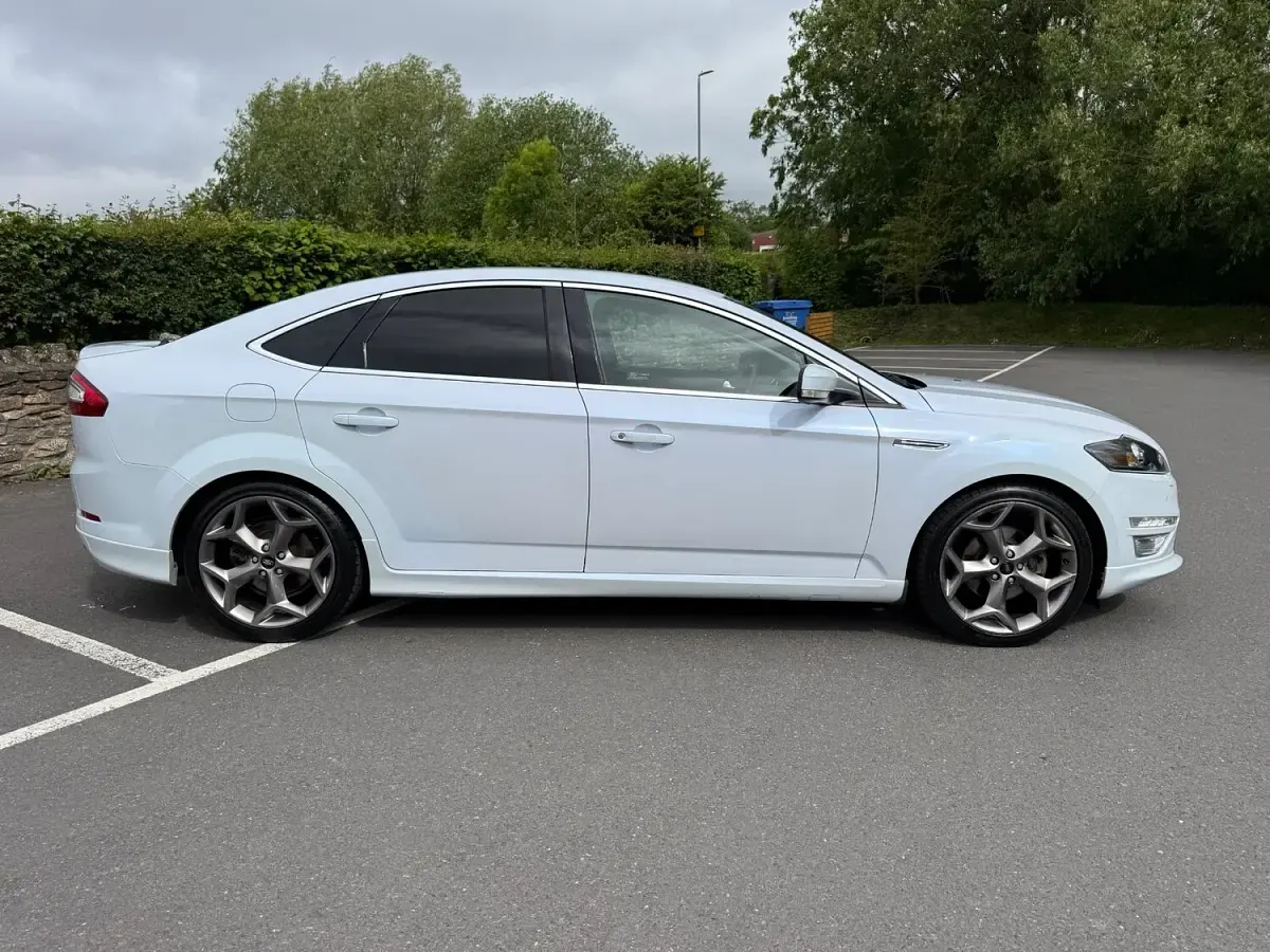 Used Ford Mondeo Titanium X 200 HP (147 kW) 2012 White Hatchback