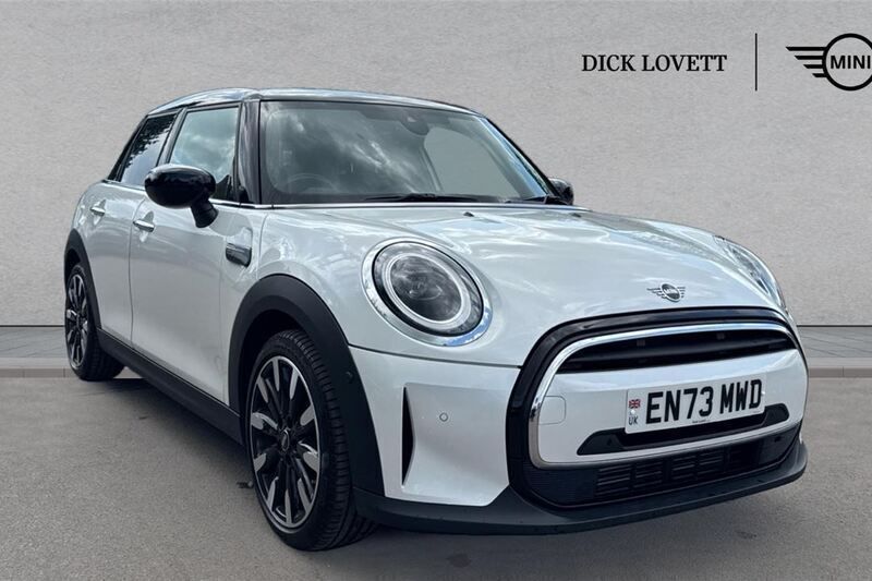 White Used 2024 Mini Cooper Exclusive Hatchback | £23,995 (Fair price) - Image 1/4
