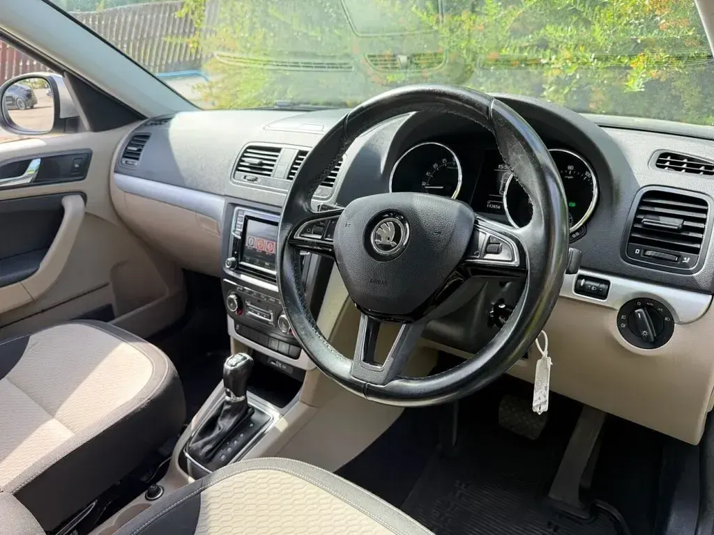 Used Skoda Yeti Business Line 150 HP (110 kW) 2016 Silver SUV