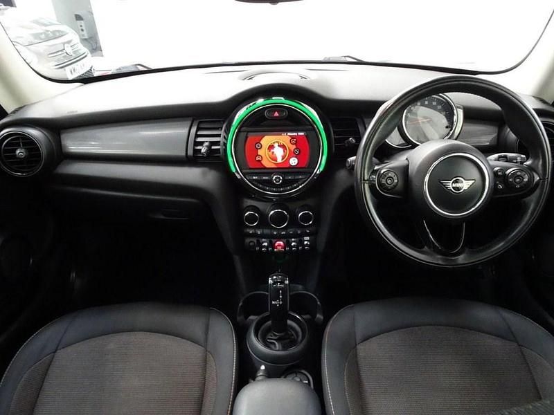 Used Mini Cooper Classic 136 HP (100 kW) 2020 Orange Hatchback