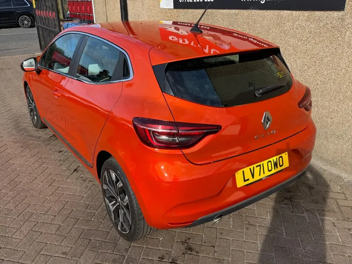 Used Renault Clio Version S 90 HP (66 kW) 2021 Orange Hatchback