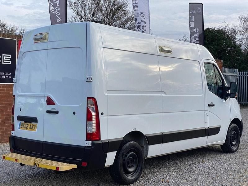 Used Vauxhall Movano 130 HP (95 kW) 2019 White MPV