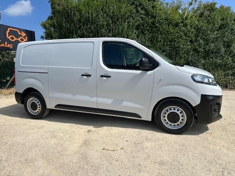 White Used 2023 Citroën Dispatch MPV | £15,450 (Fair price) - Image 1/3