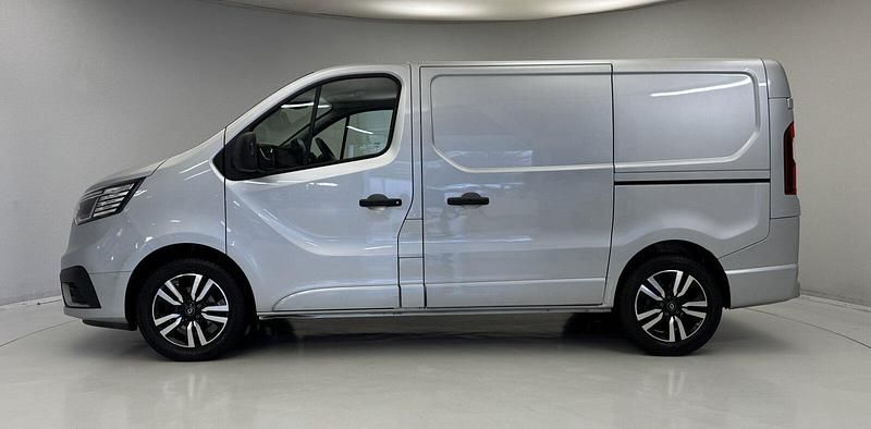 Grey Used 2023 Renault Trafic MPV | £16,850 (Good price) - Image 1/1