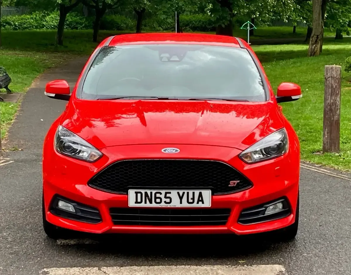 Used Ford Focus ST 250 HP (183 kW) 2015 Red Hatchback