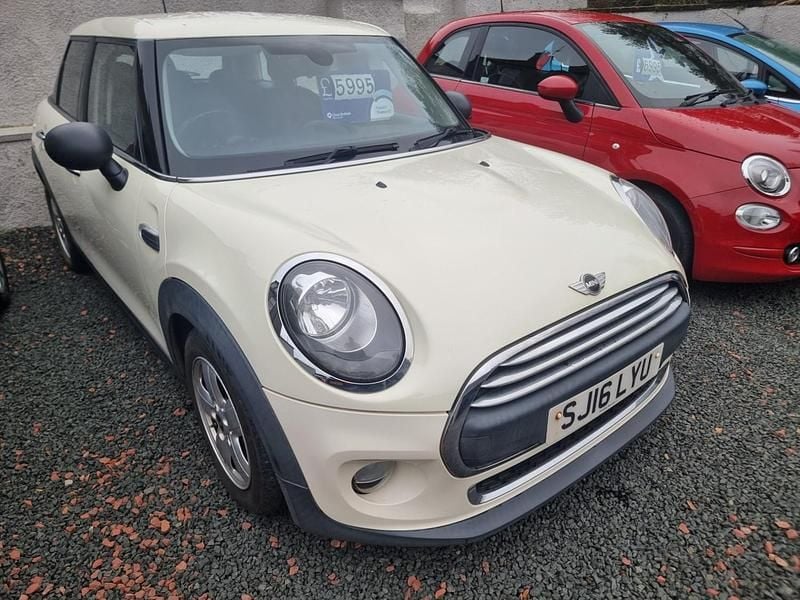 White Used 2016 Mini One D Hatch Hatchback | £5,995 (Fair price) - Image 1/3