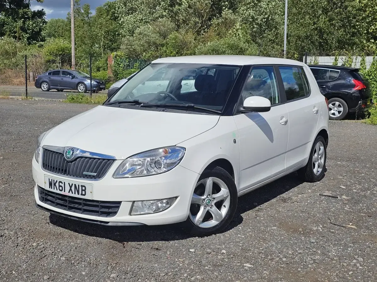 Used Skoda Fabia GreenLine 75 HP (55 kW) 2011 White Hatchback