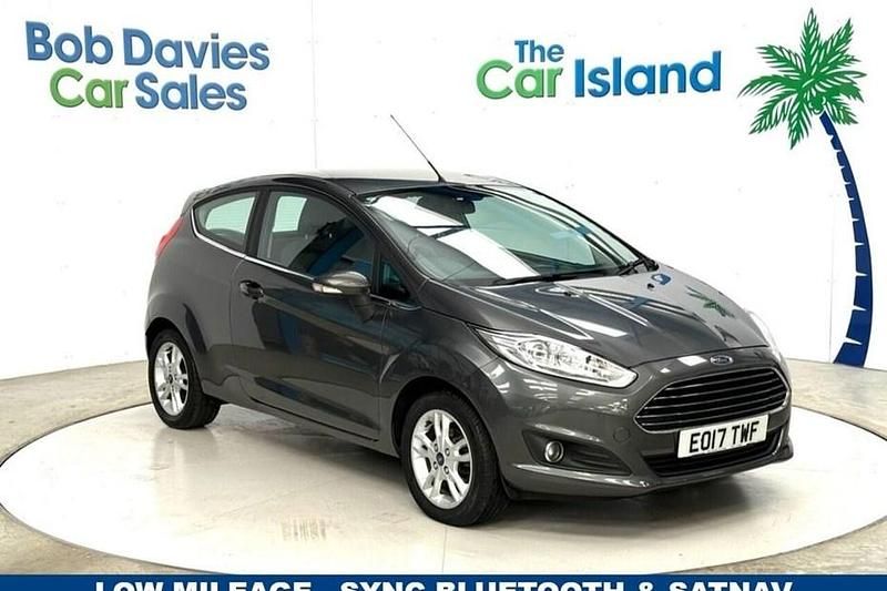 Used Ford Fiesta Zetec 82 HP (60 kW) 2017 Grey Hatchback