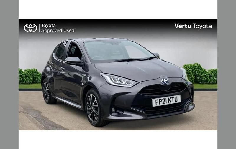 Used Toyota Yaris Hybrid Design 116 HP (85 kW) 2021 Grey Hatchback