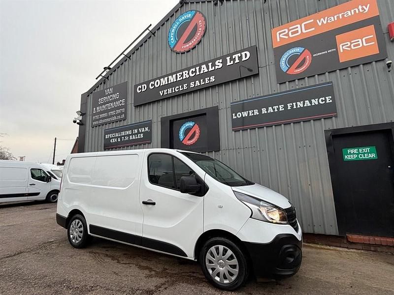 White Used 2022 Renault Trafic Business MPV | £11,995 (Super price) - Image 1/3