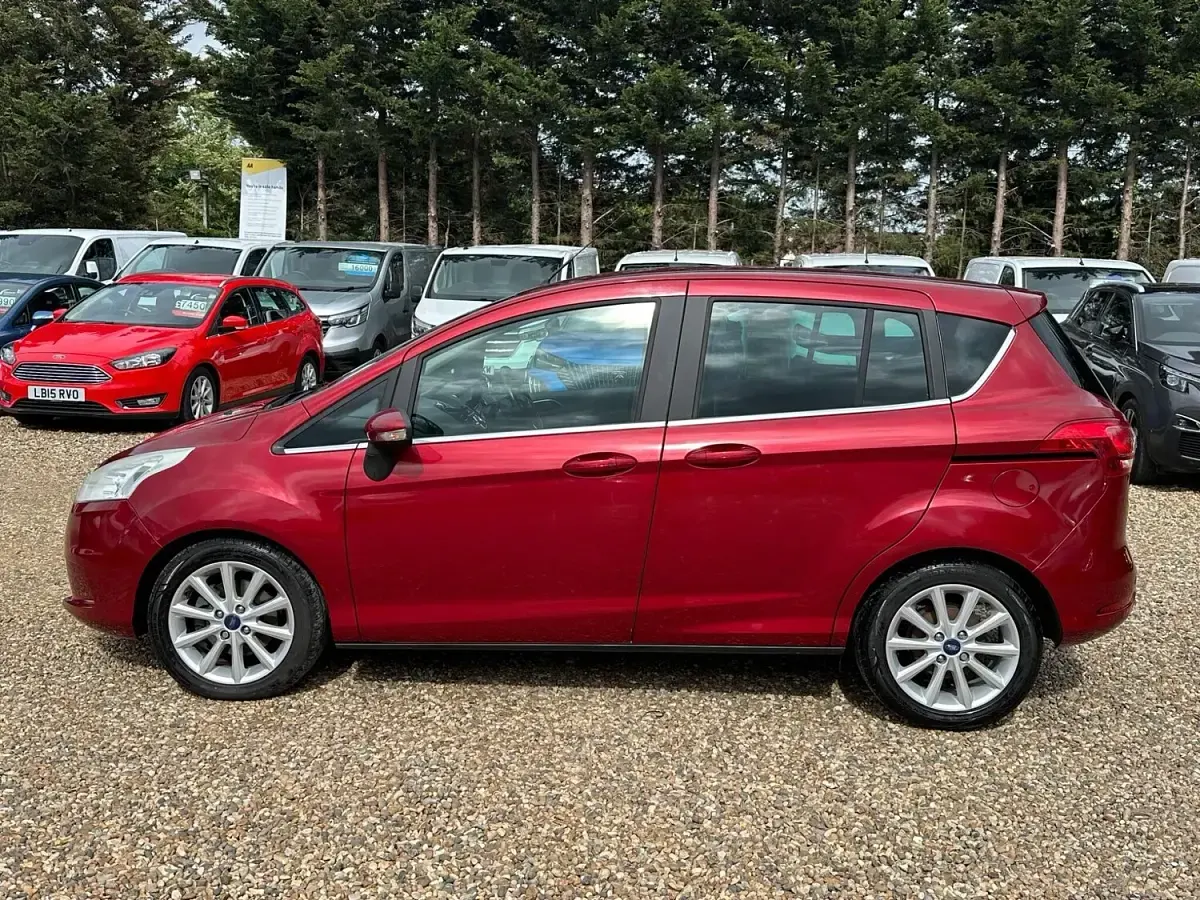 Used Ford B-MAX Titanium 100 HP (73 kW) 2017 Red MPV