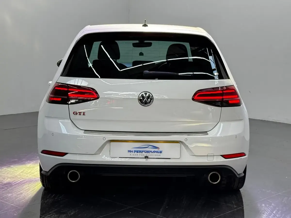 Used VW Golf VII GTI 241 HP (177 kW) 2018 White Hatchback