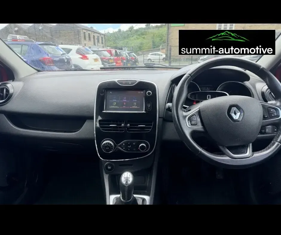 Used Renault Clio IV Dynamique 90 HP (66 kW) 2016 Red Hatchback