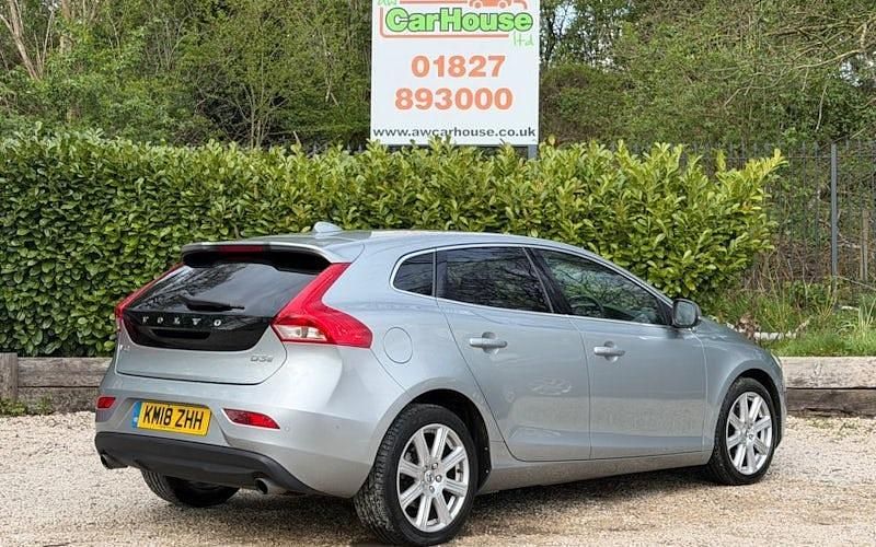 Usado Volvo V40 Inscription 150 HP (110 kW) 2018 Prateado Citadino