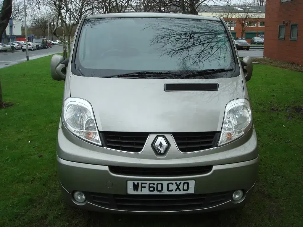 Used Renault Trafic 2010 Grey MPV