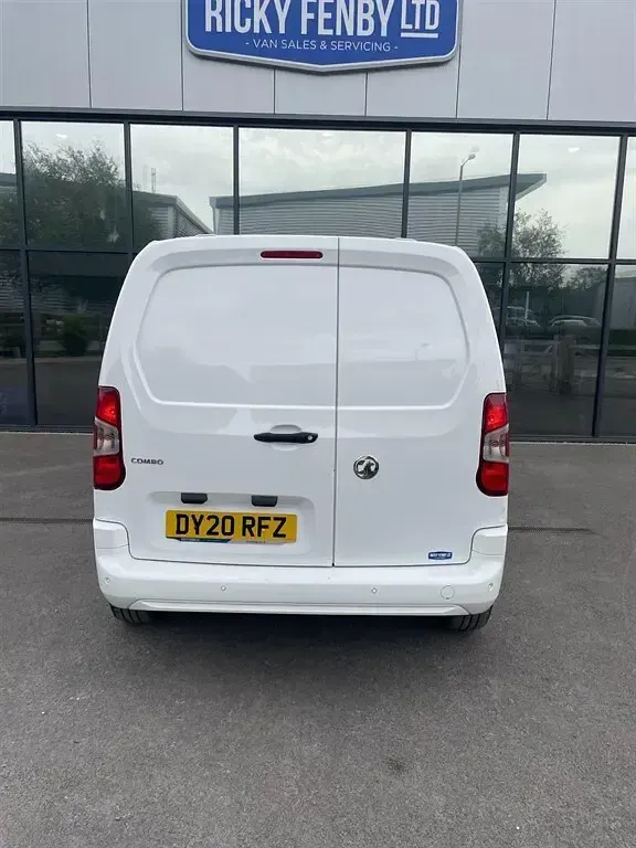 Used Vauxhall Combo Sportive 100 HP (73 kW) 2020 White MPV