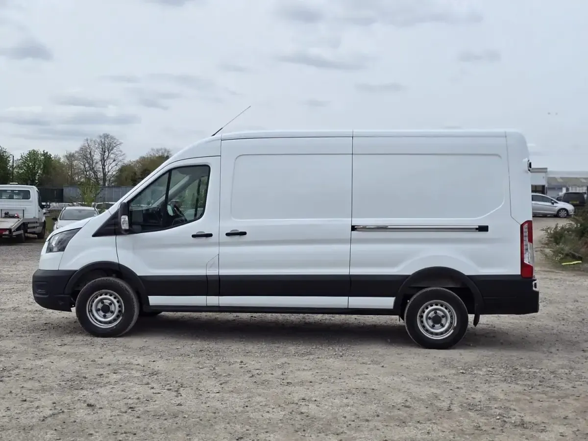 Begagnad Ford Transit S 130 HK (95 kW) 2021 Vit Van