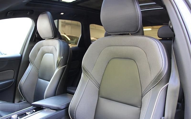 Usado Volvo XC60 R-Design 340 HP (250 kW) 2021 Cinzento SUV