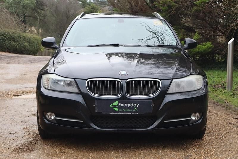 Used BMW 320 Exclusive 184 HP (135 kW) 2010 Black Estate