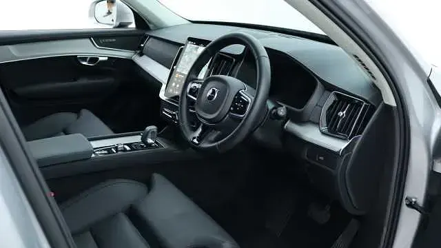 Used Volvo XC90 Core 250 HP (183 kW) 2025 SUV