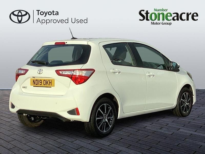 Used Toyota Yaris 111 HP (81 kW) 2019 White Hatchback