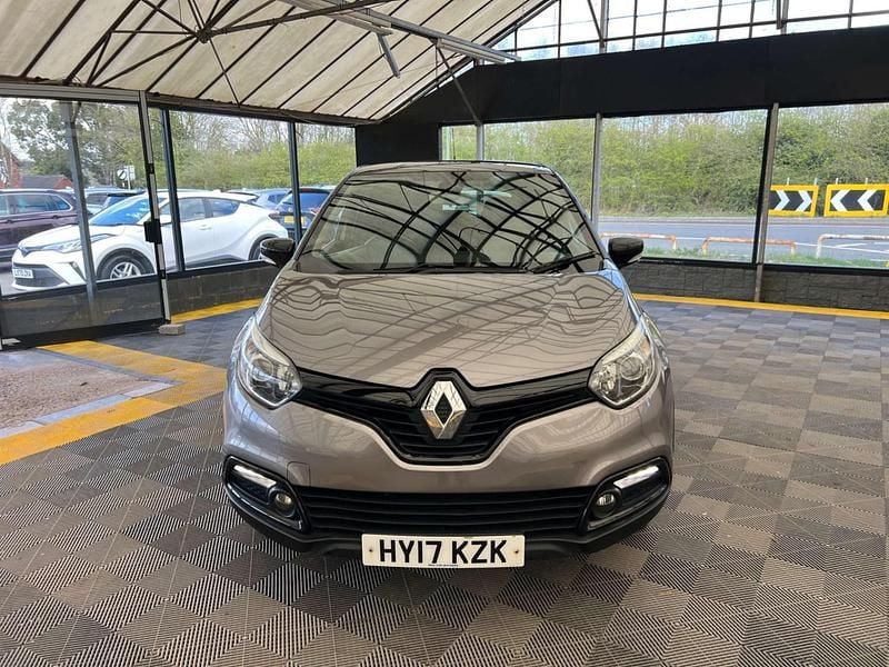 Used Renault Captur Dynamique 90 HP (66 kW) 2017 Grey and black SUV