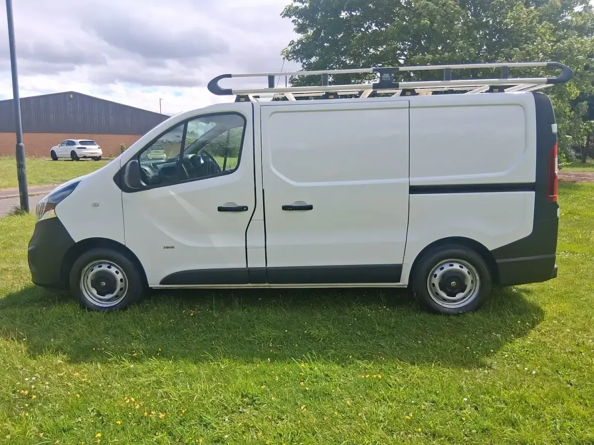 Used Vauxhall Vivaro 90 HP (66 kW) 2022 White MPV