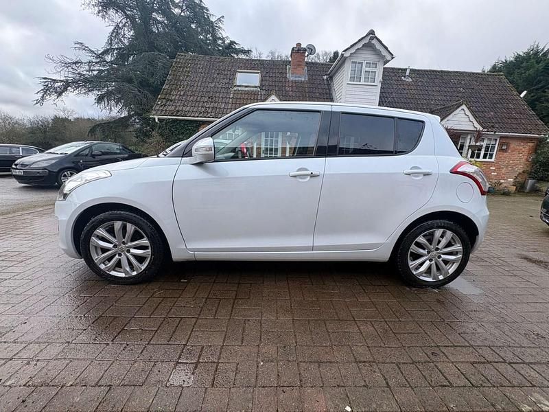Used Suzuki Swift SZ4 94 HP (69 kW) 2015 White Hatchback