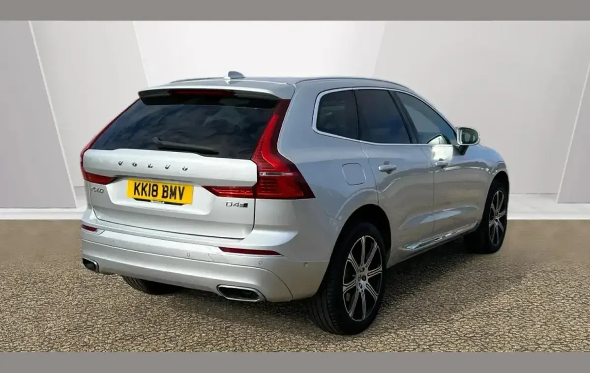 Used Volvo XC60 Inscription 190 HP (139 kW) 2018 Bright silver SUV