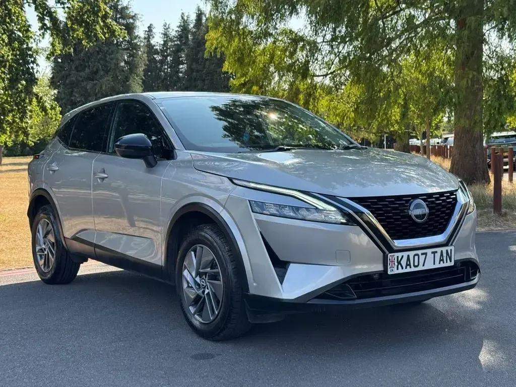 Used Nissan Qashqai Acenta Premium 158 HP (116 kW) 2023 Silver SUV