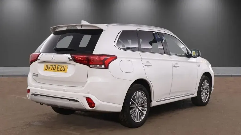 Used Mitsubishi Outlander P-HEV 224 HP (164 kW) 2020 White Estate