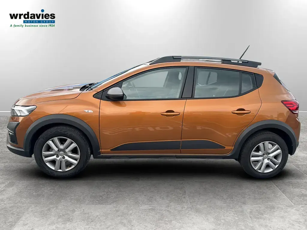 Used Dacia Sandero Expression 2024 Desert orange Hatchback